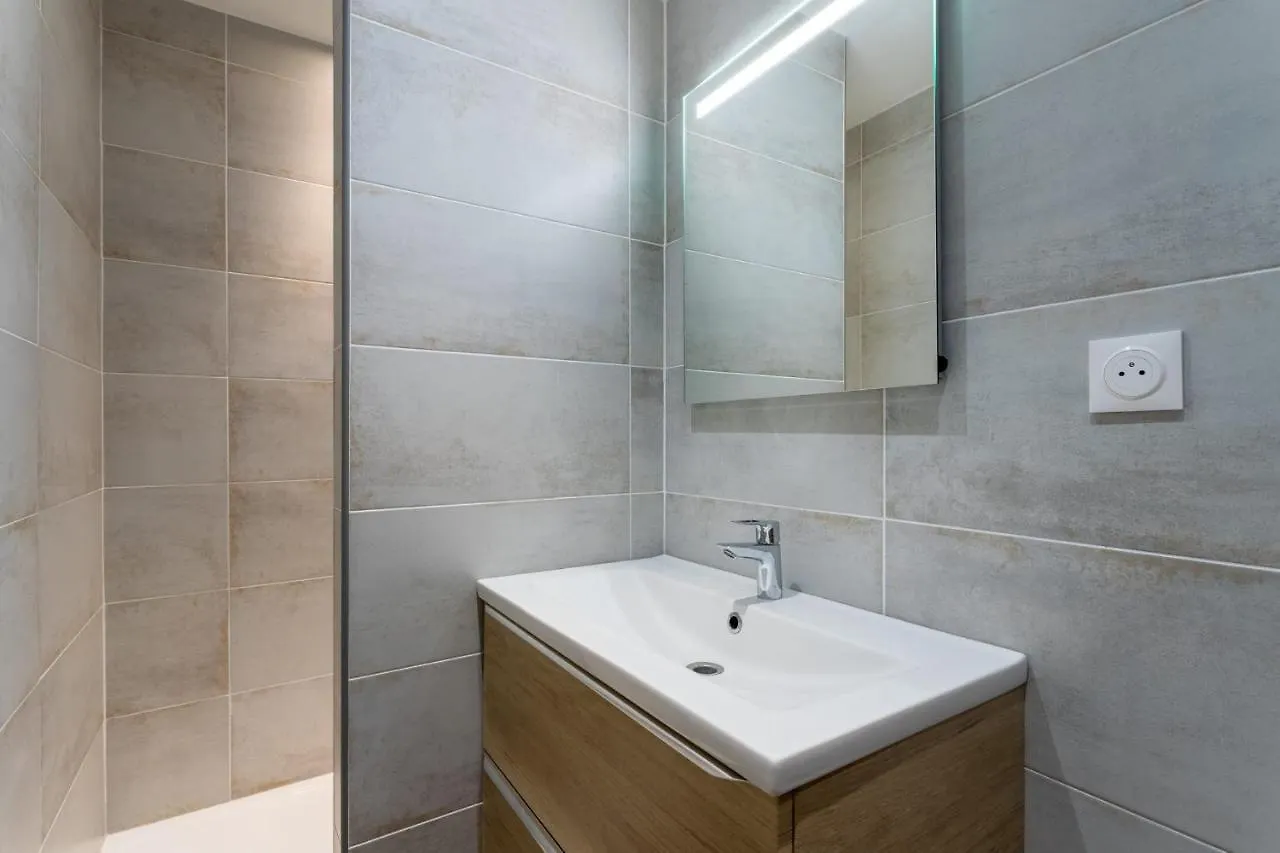 Luxurious 1 Bedroom, Ac, Terrace, Close Beaches - Dodo Et Tartine Carqueiranne Apartmán